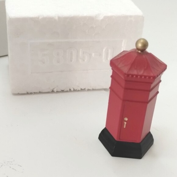 Department 56 English Christmas Red Post Mail Box Heritage Village Collection - Picture 7 of 10